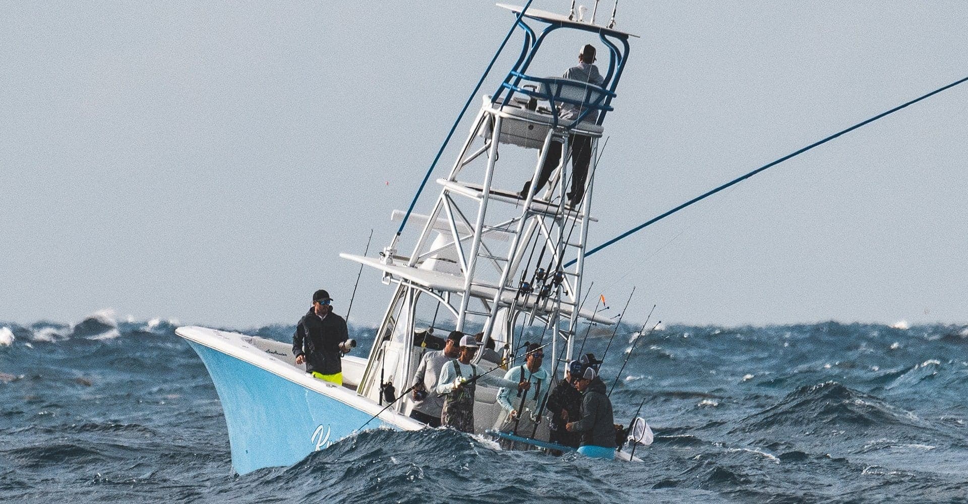 SeaHunter center console of team Knot For Play running through rough seas