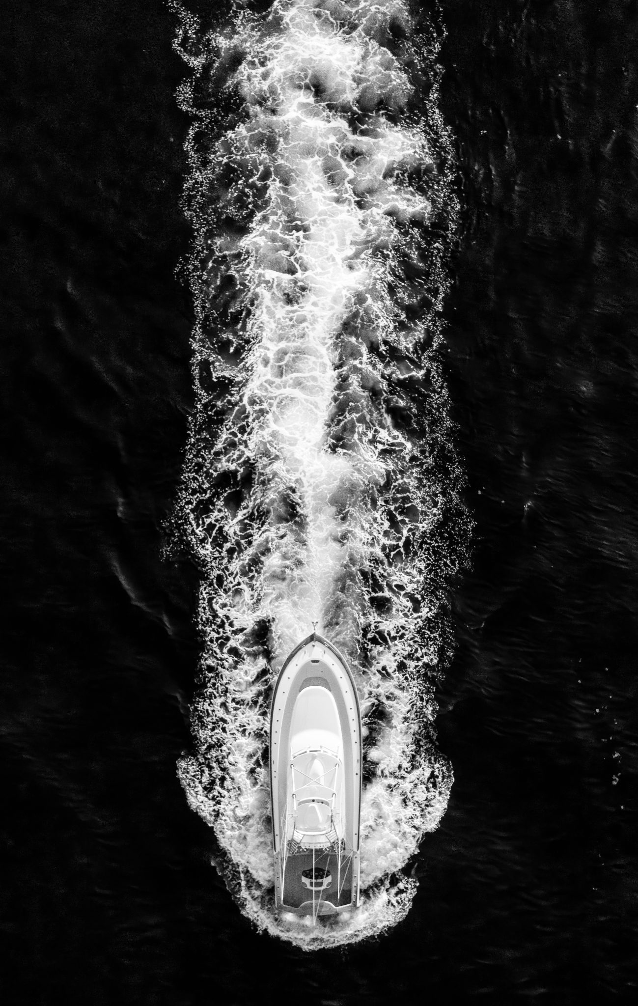 Aerial yacht wake in motion — Fort Lauderdale drone photography