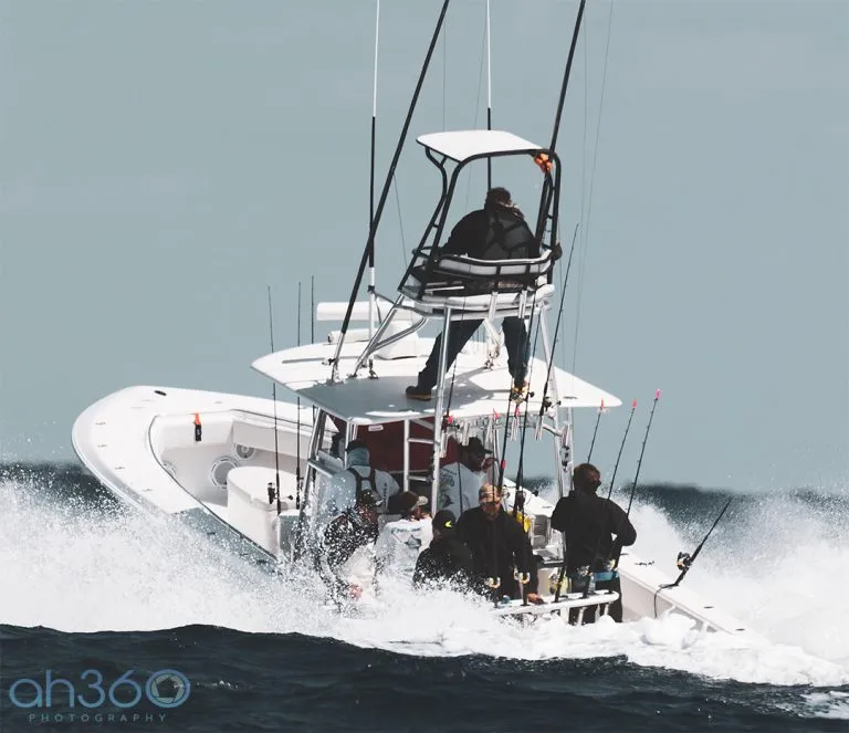 Contender-Center-Console-Boat