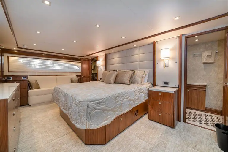 Viking-Yachts-Master-Stateroom